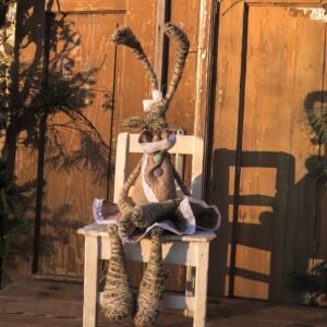 76 Pani- zając (ubrana w ubranka z juty ).